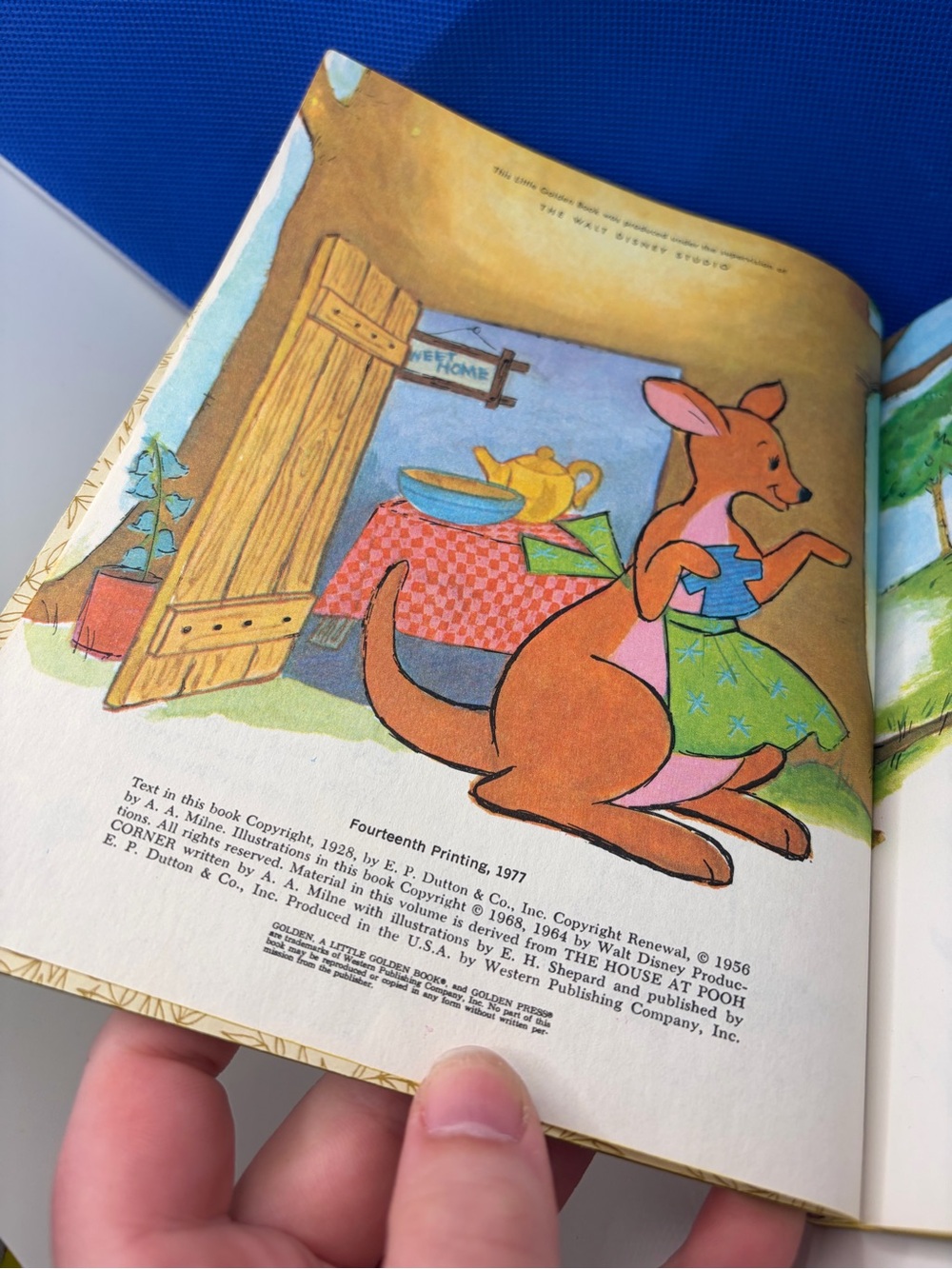 Vintage 1977 Little Golden Book Walt Disney Presents Winnie-the-Pooh and Tigger - Picture 3 of 4